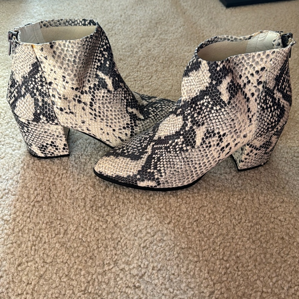 Steve Madden Jillian Snake Skin Boots/Booties | Size 8